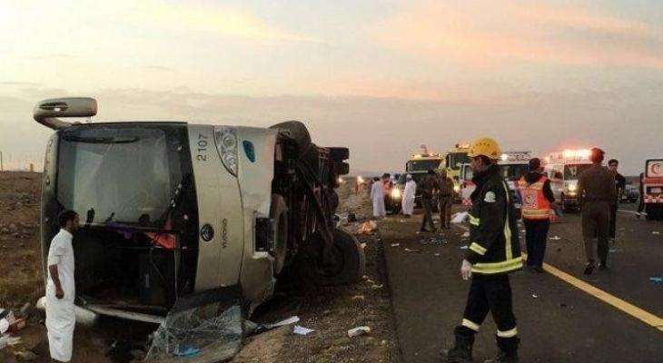 مصرع 20 معتمرا وإصابة 29 آخرين في حادث سير بالسعودية
