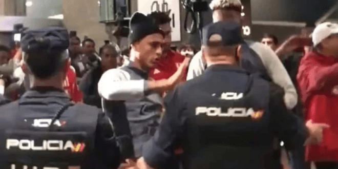 مشاجرة بين لاعبي منتخب البيرو و الشرطة الإسبانية