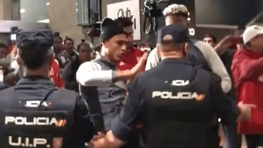 مشاجرة بين لاعبي منتخب البيرو و الشرطة الإسبانية